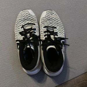 Women’s basketball shoes